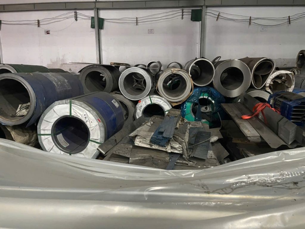 Vật liệu inox được ứng dụng đa dạng trong xây dựng và bếp công nghiệp